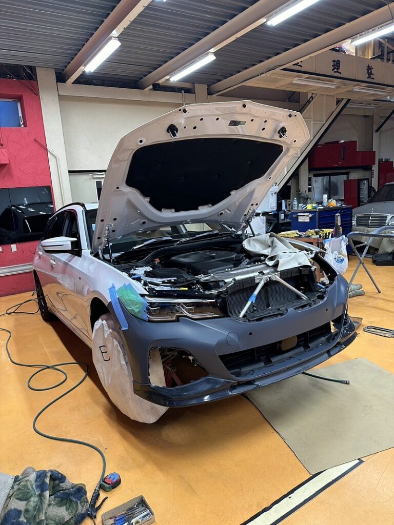 BMW 320d xDrive ツーリング Mスポ フロント損傷修理